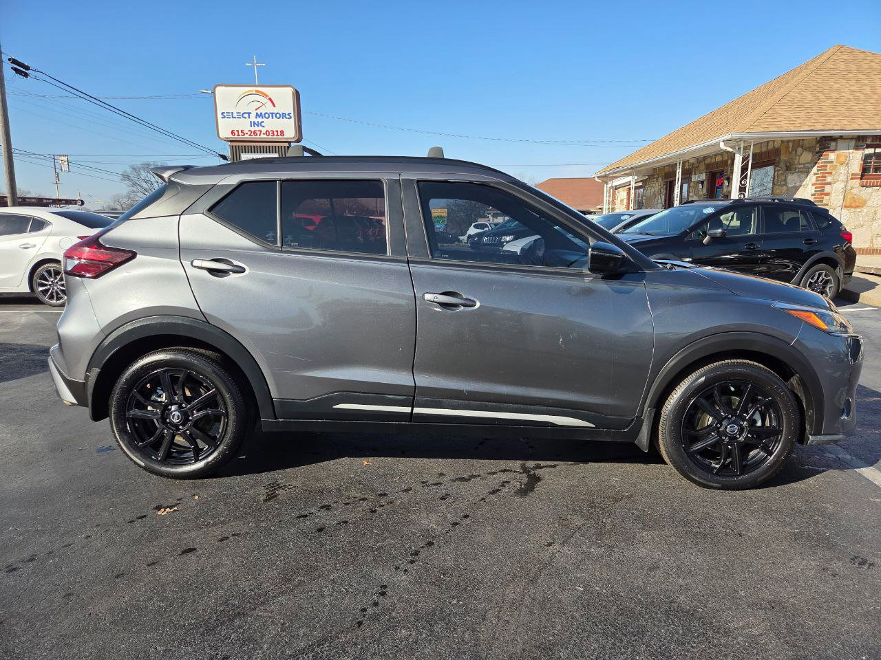Used 2021 Nissan Kicks SR w/ Exterior Package image 6