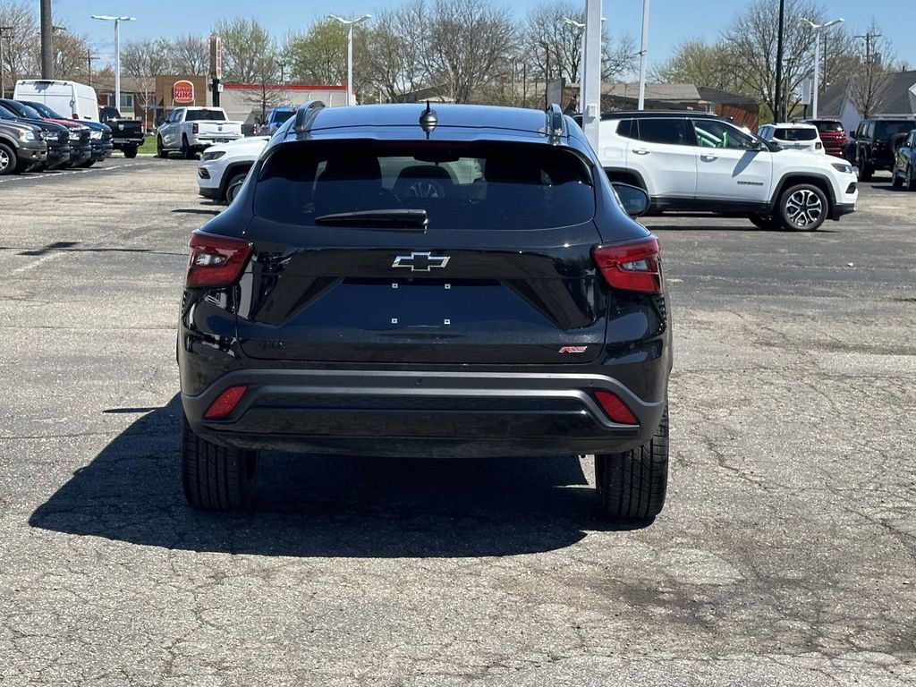 Used 2024 Chevrolet Trax RS w/ Driver Confidence Package FWD image 5