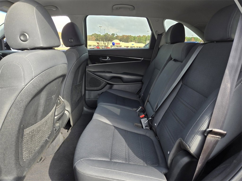 Used 2020 Kia Sorento LX image 12