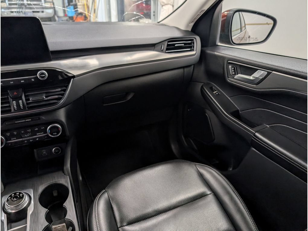 Used 2021 Ford Escape Titanium AWD/4WD image 13