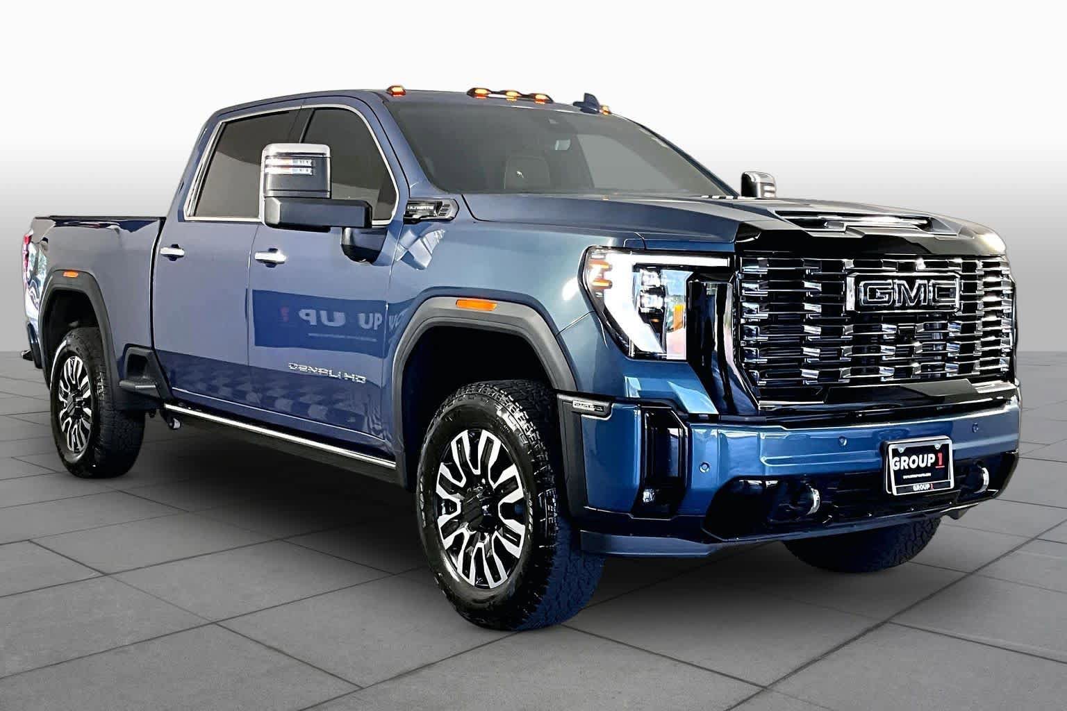 Used 2025 GMC Sierra 2500 Denali Ultimate AWD/4WD image 3