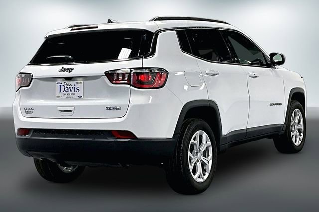 Used 2024 Jeep Compass Latitude image 7