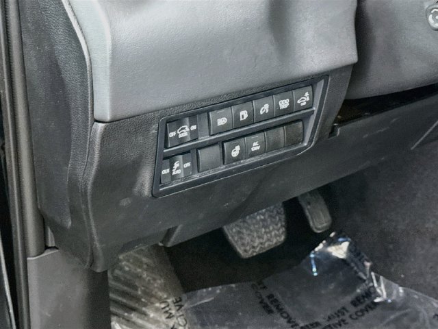 Used 2025 Toyota Sequoia Platinum AWD/4WD image 10