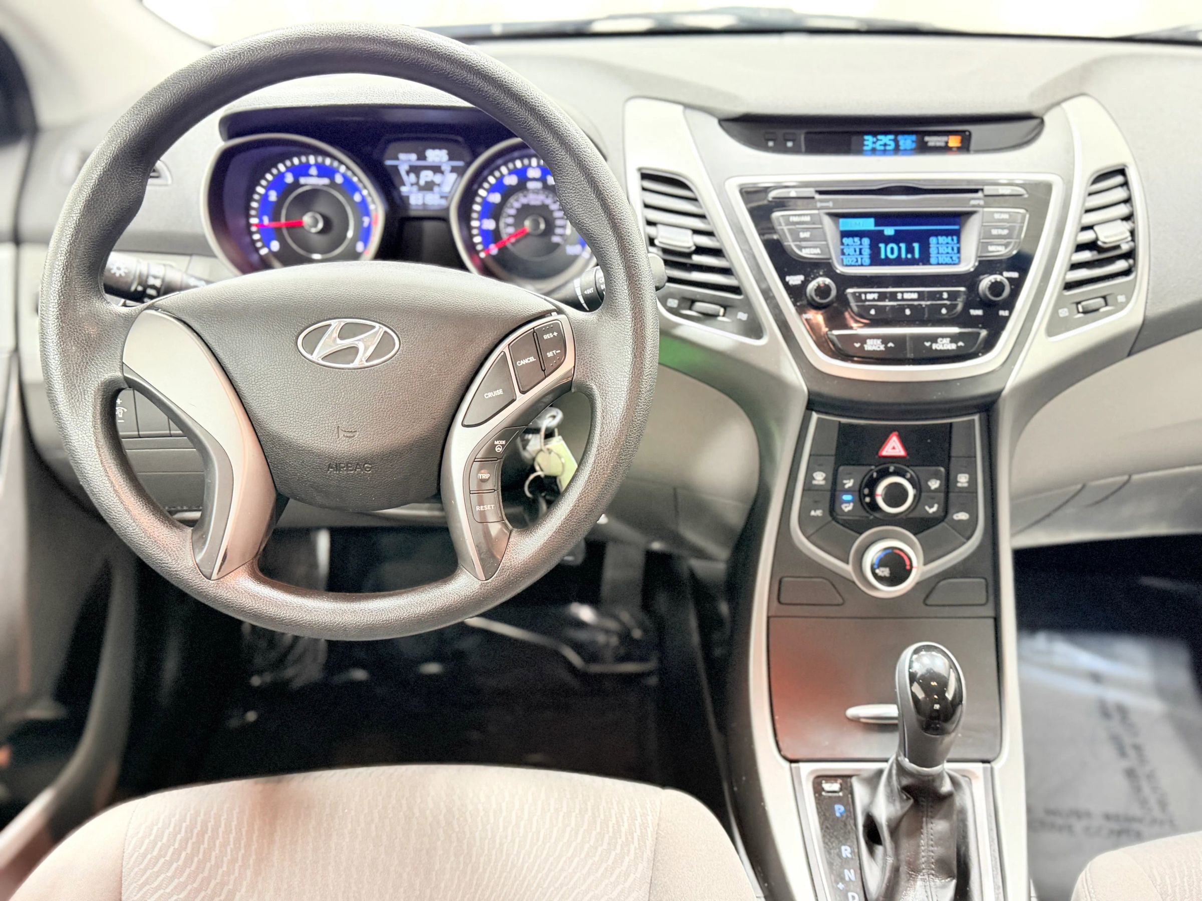 Used 2014 Hyundai Elantra SE image 22