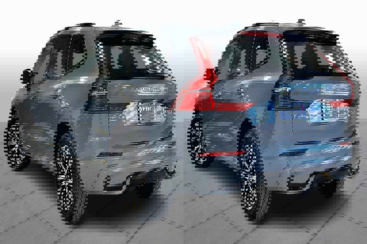 Used 2024 Volvo XC60 B5 Plus image 12