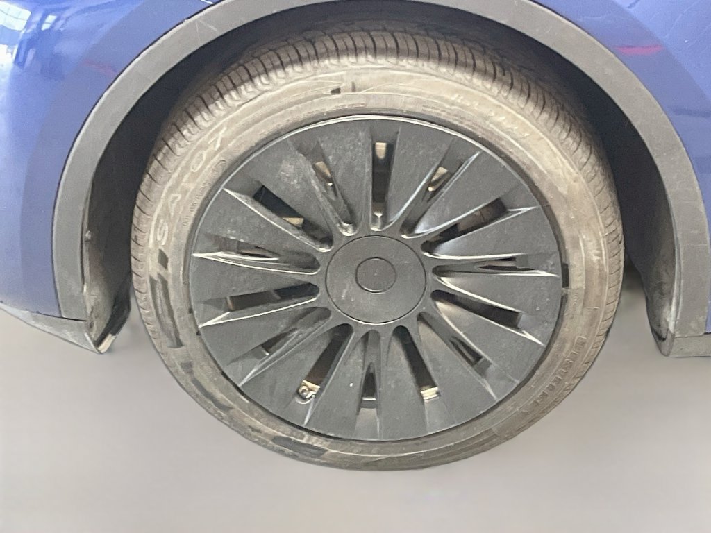 Used 2023 Tesla Model Y Long Range AWD/4WD image 29