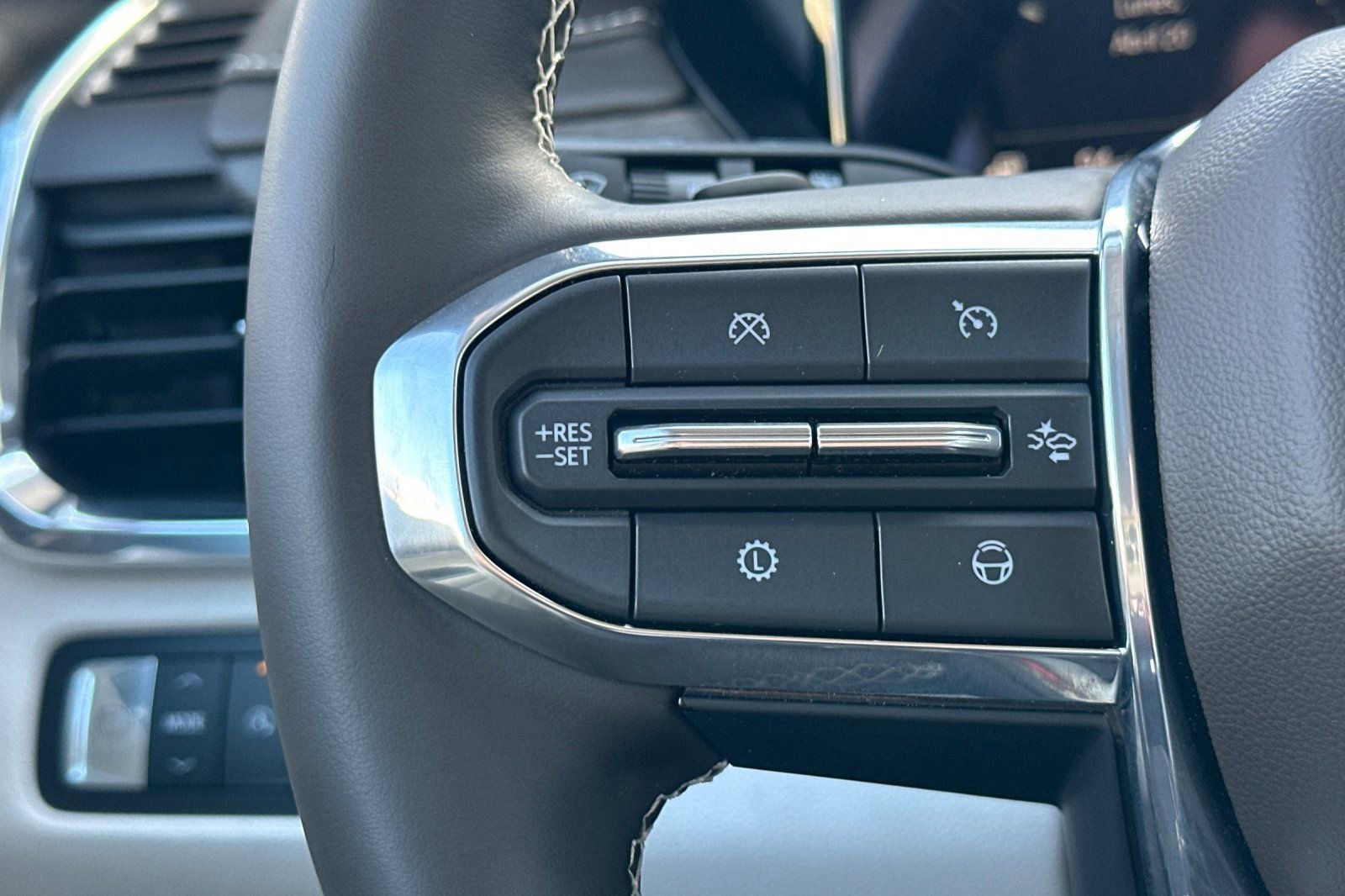 Certified 2025 GMC Acadia Denali w/ Super Cruise Package image 34
