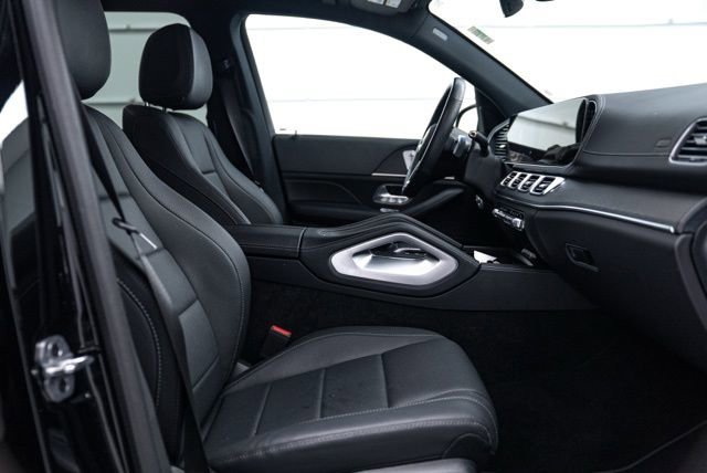 Used 2025 Mercedes-Benz GLS 450 4MATIC image 11