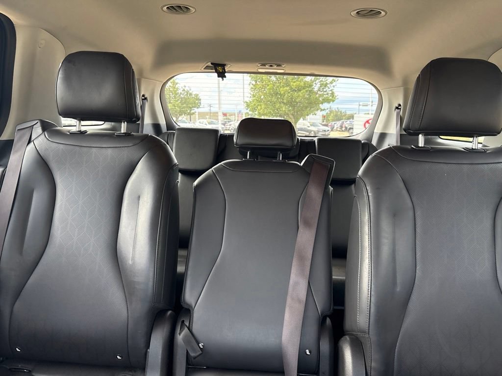 Used 2024 Kia Carnival LX FWD image 18