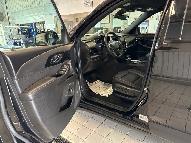 Used 2023 Chevrolet Traverse RS image 13