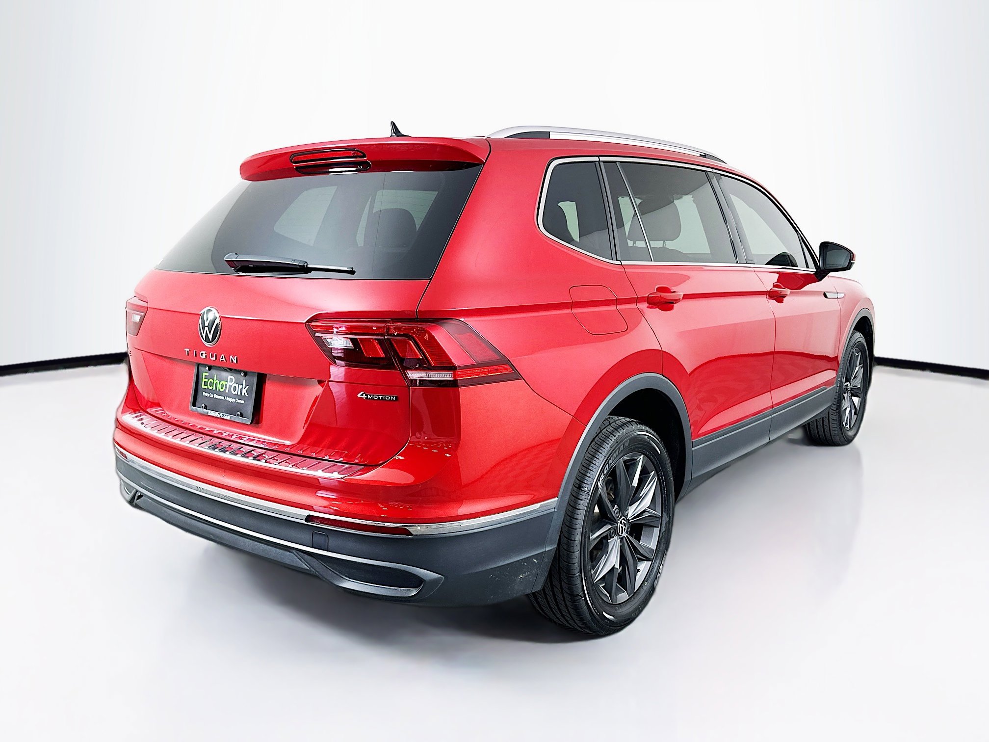 Used 2022 Volkswagen Tiguan SE AWD/4WD image 9