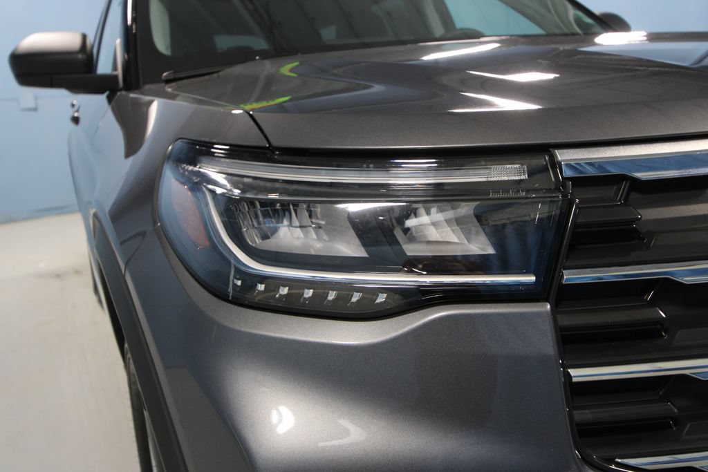 Used 2025 Ford Explorer Active AWD/4WD image 33