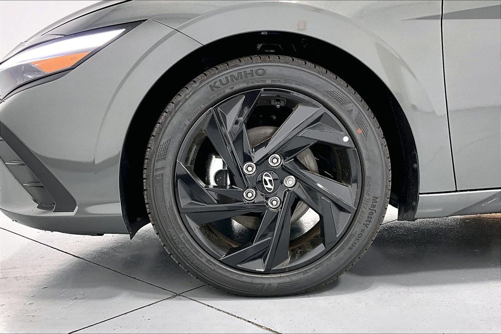 New 2026 Hyundai Elantra SEL Sport FWD image 30