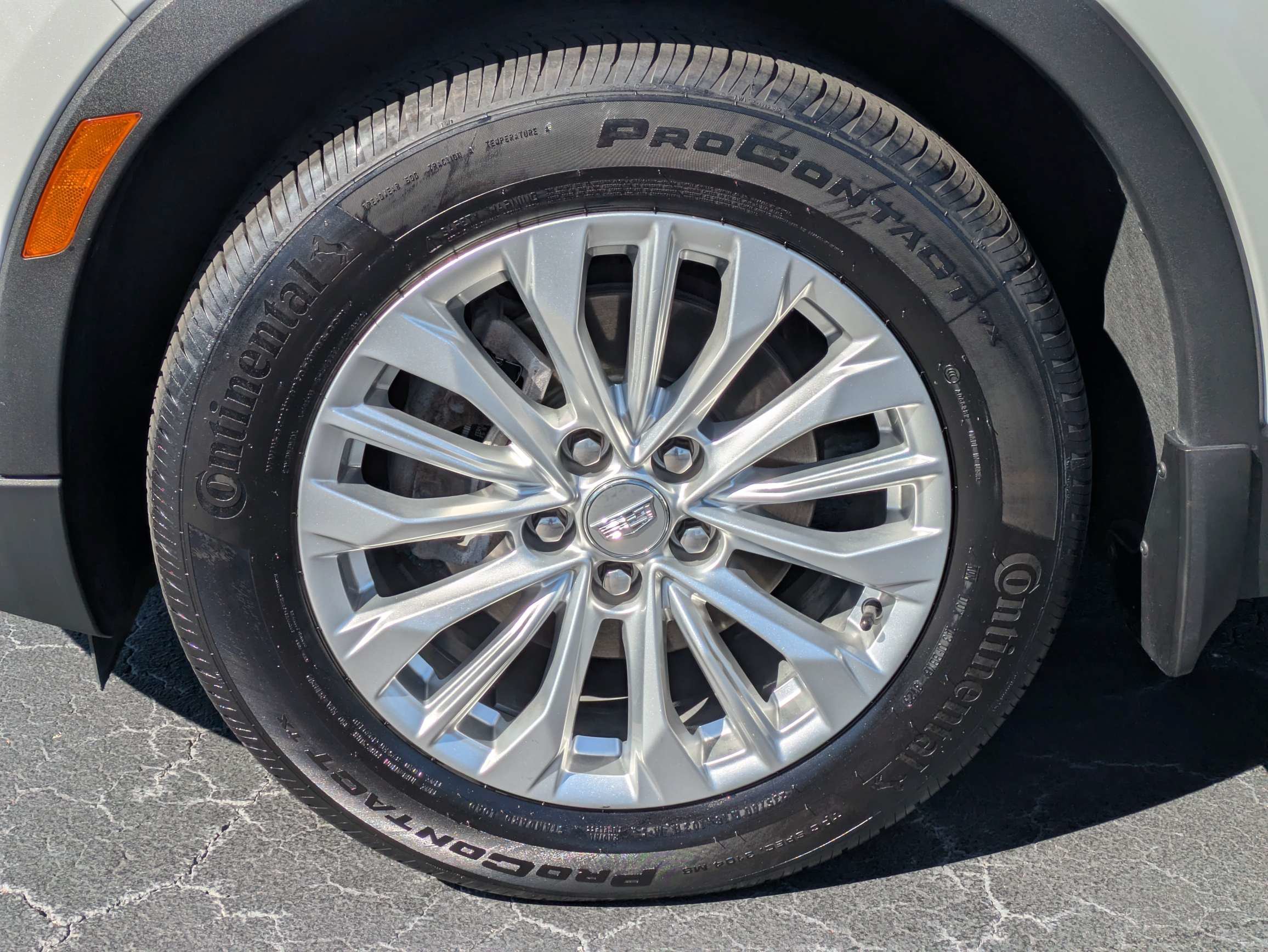 Used 2024 Cadillac XT4 Luxury w/ Cold Weather Package FWD image 8