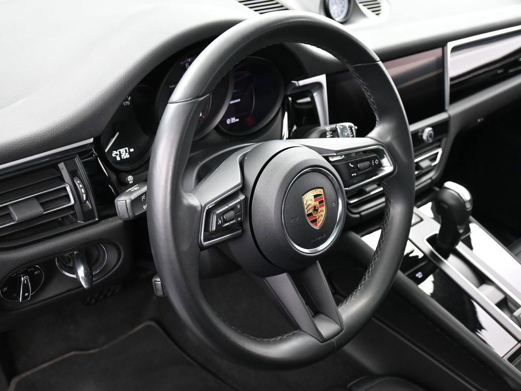 Certified 2023 Porsche Macan Turbo image 17