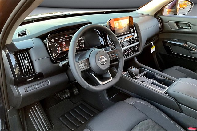 New 2025 Nissan Pathfinder SV image 7