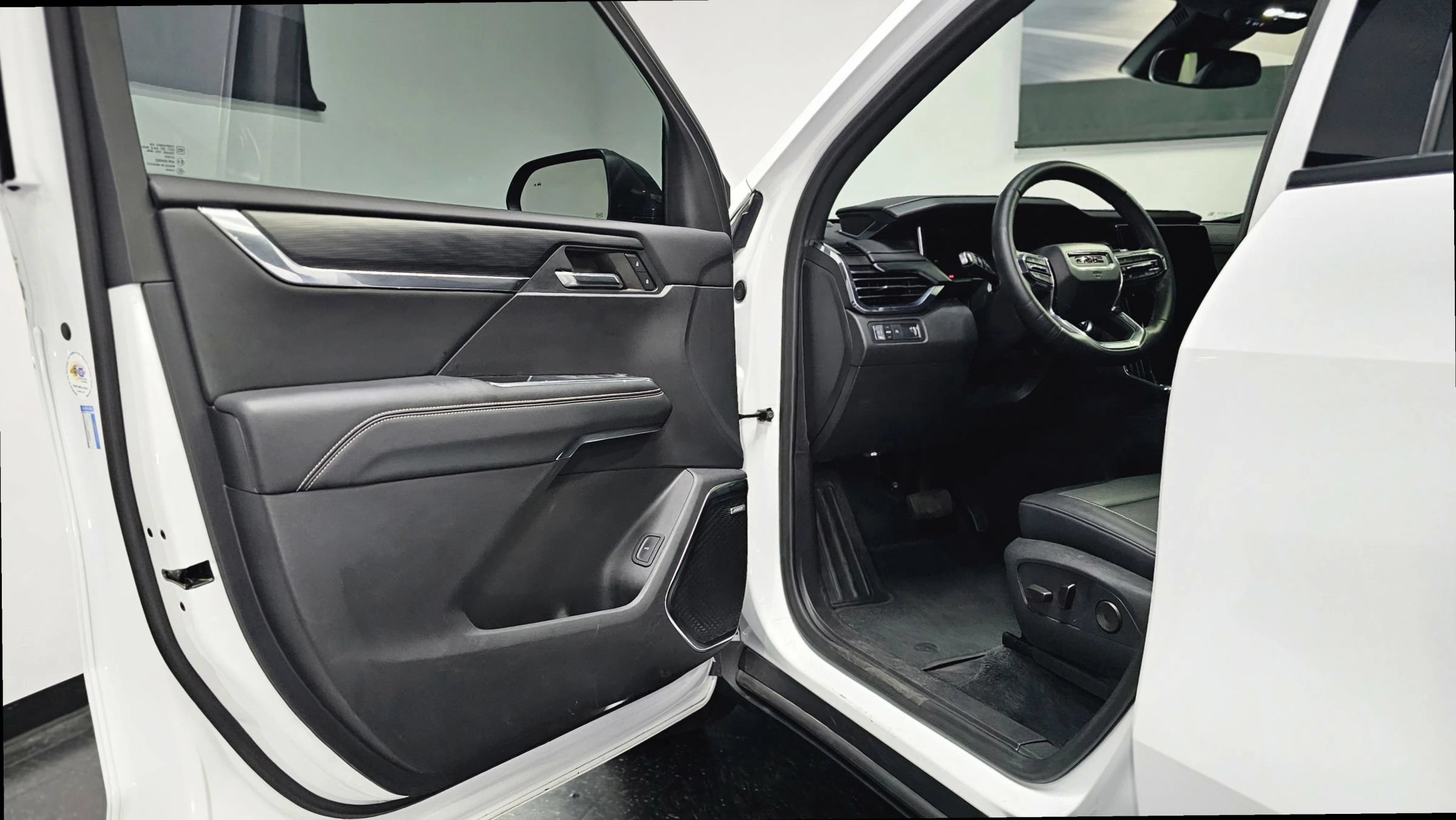 Used 2024 GMC Acadia Elevation FWD image 13