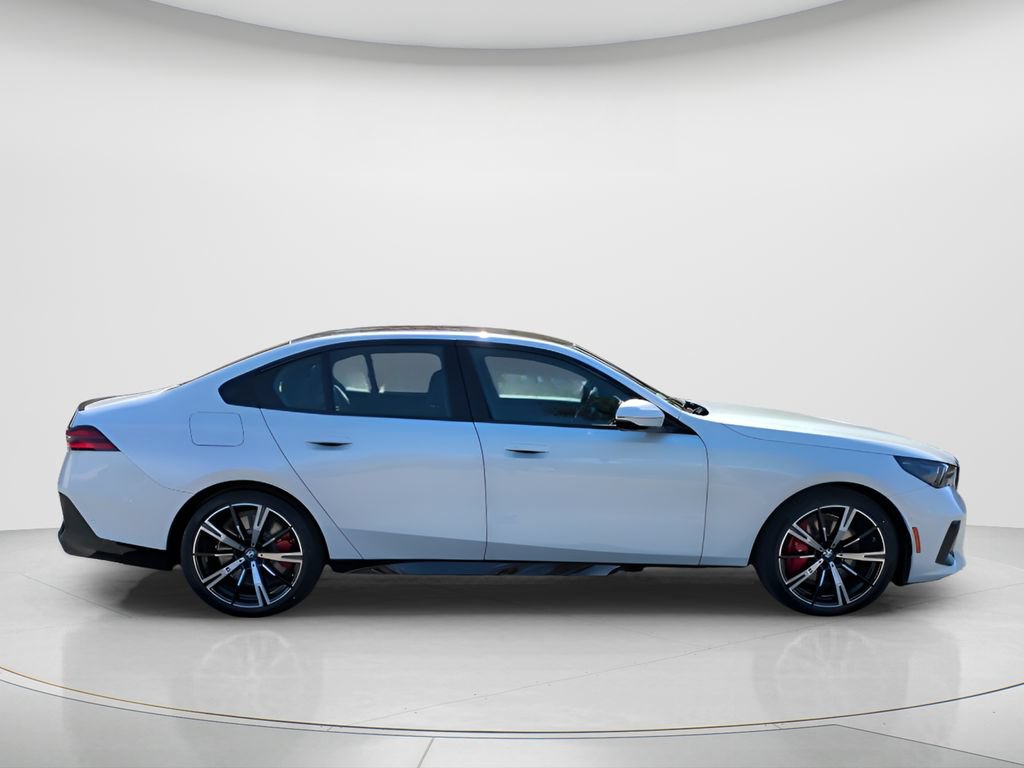 New 2026 BMW 550e xDrive w/ Premium Package AWD/4WD image 4