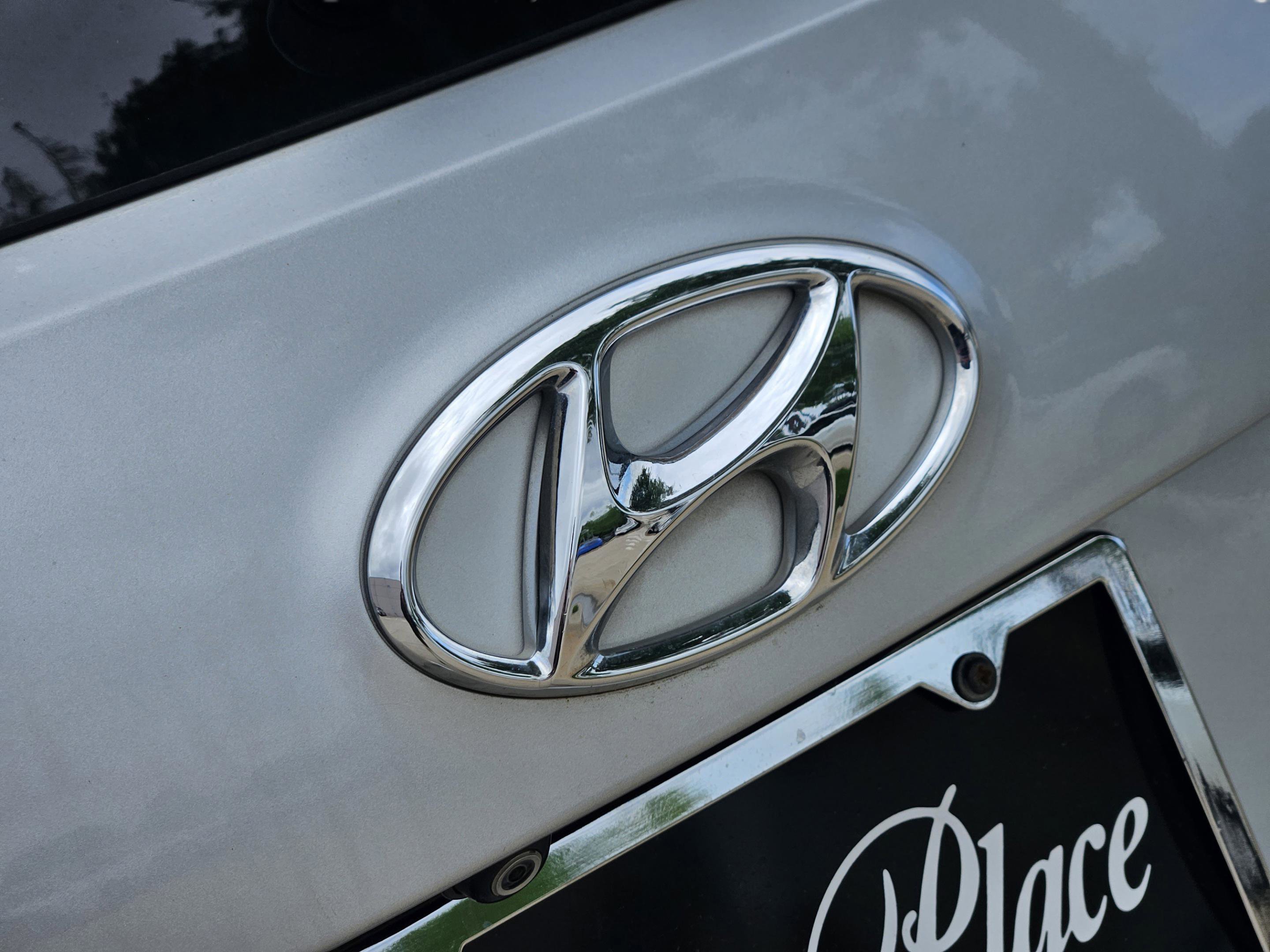 Used 2017 Hyundai Santa Fe Sport AWD/4WD image 25