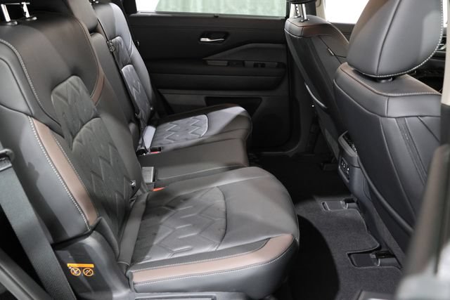 New 2026 Nissan Pathfinder Platinum w/ Cargo Package AWD/4WD image 17