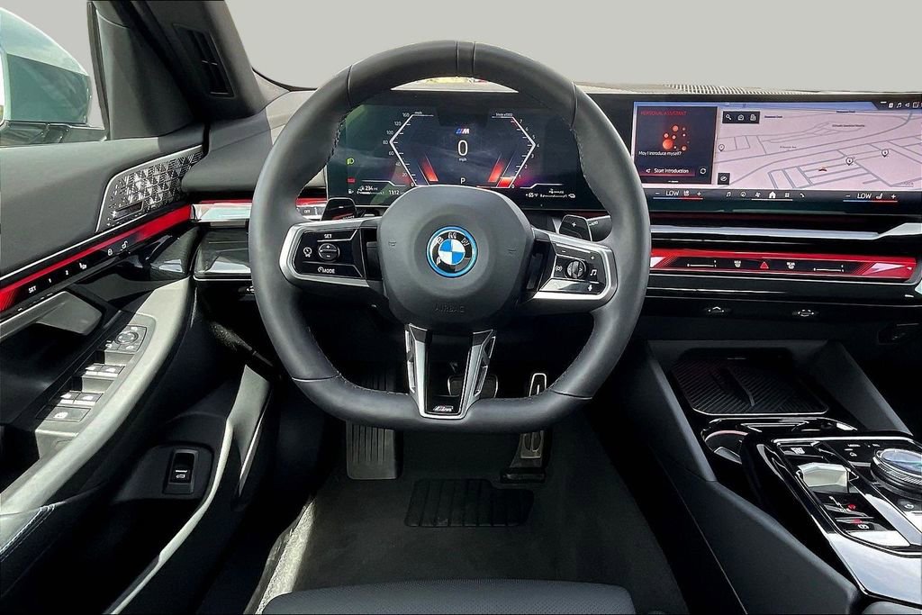 Used 2025 BMW 550e xDrive w/ Premium Package AWD/4WD image 8