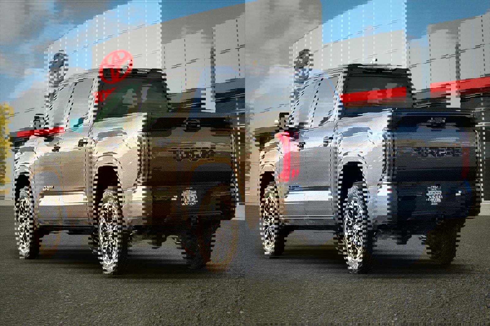 Used 2024 Toyota Tundra Limited image 5