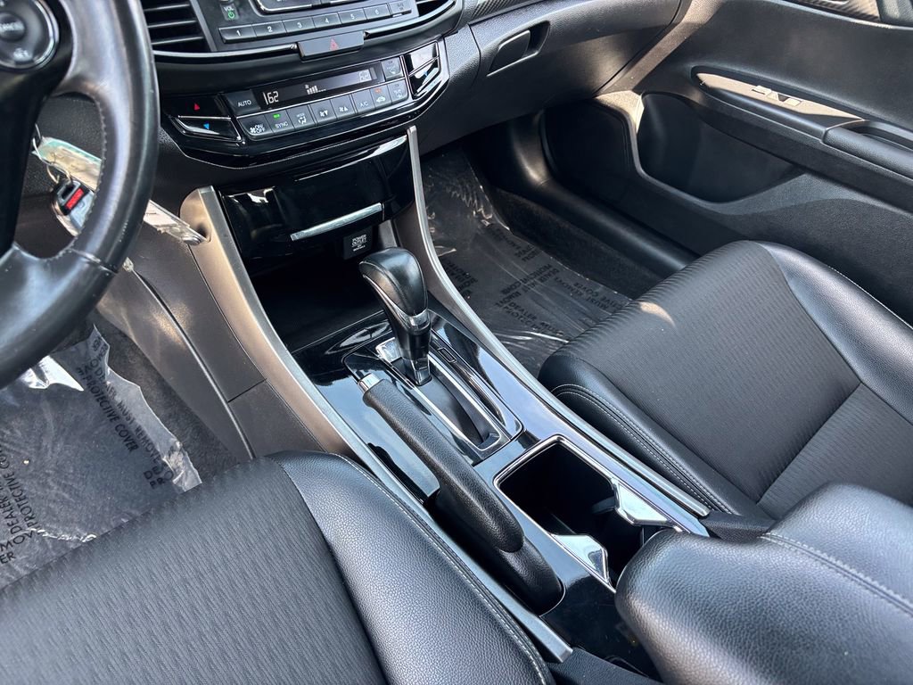 Used 2017 Honda Accord Sport image 31