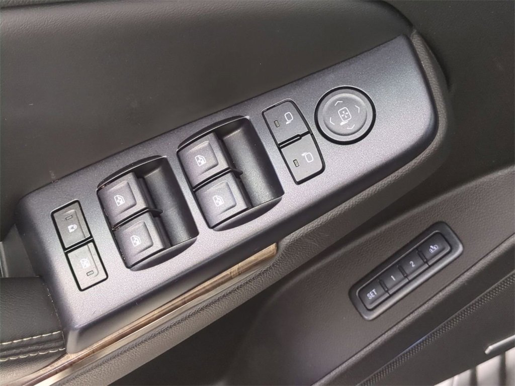 Used 2015 Chevrolet Suburban LT image 22