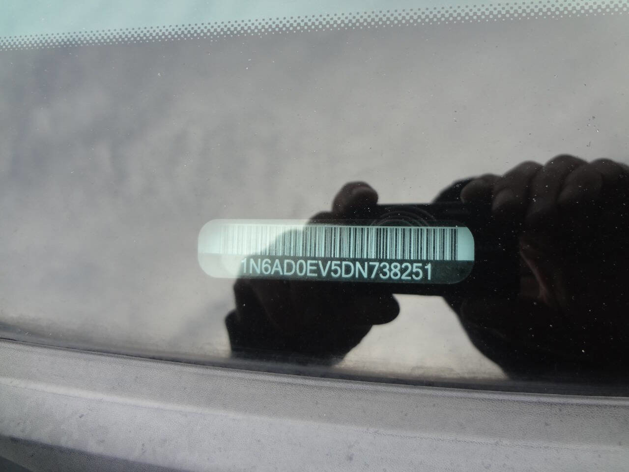 Used 2013 Nissan Frontier SL image 9