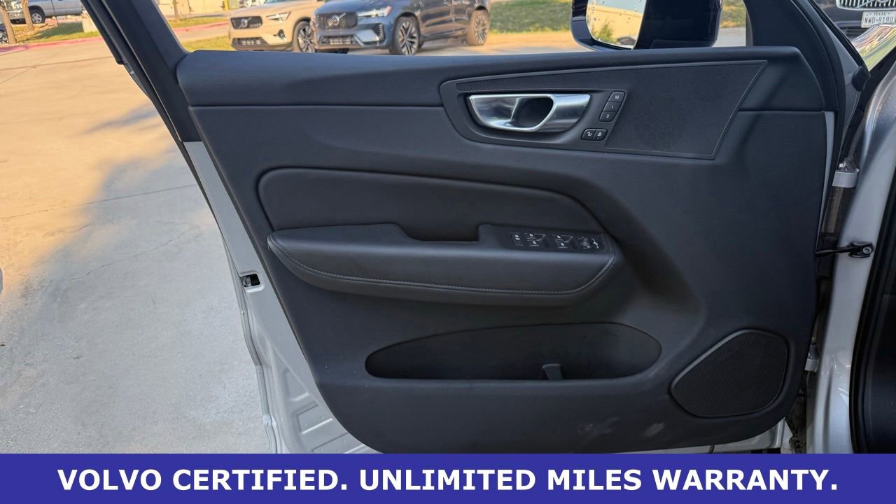 Certified 2025 Volvo XC60 B5 Plus AWD/4WD image 17