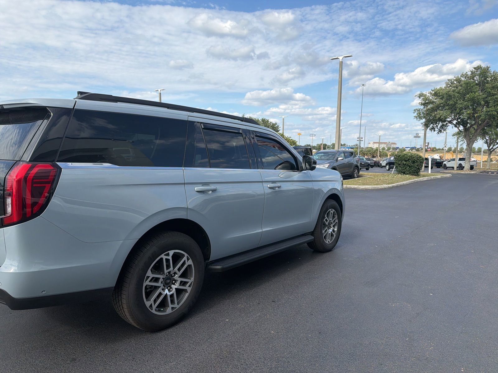 Used 2025 Ford Expedition Active RWD image 8