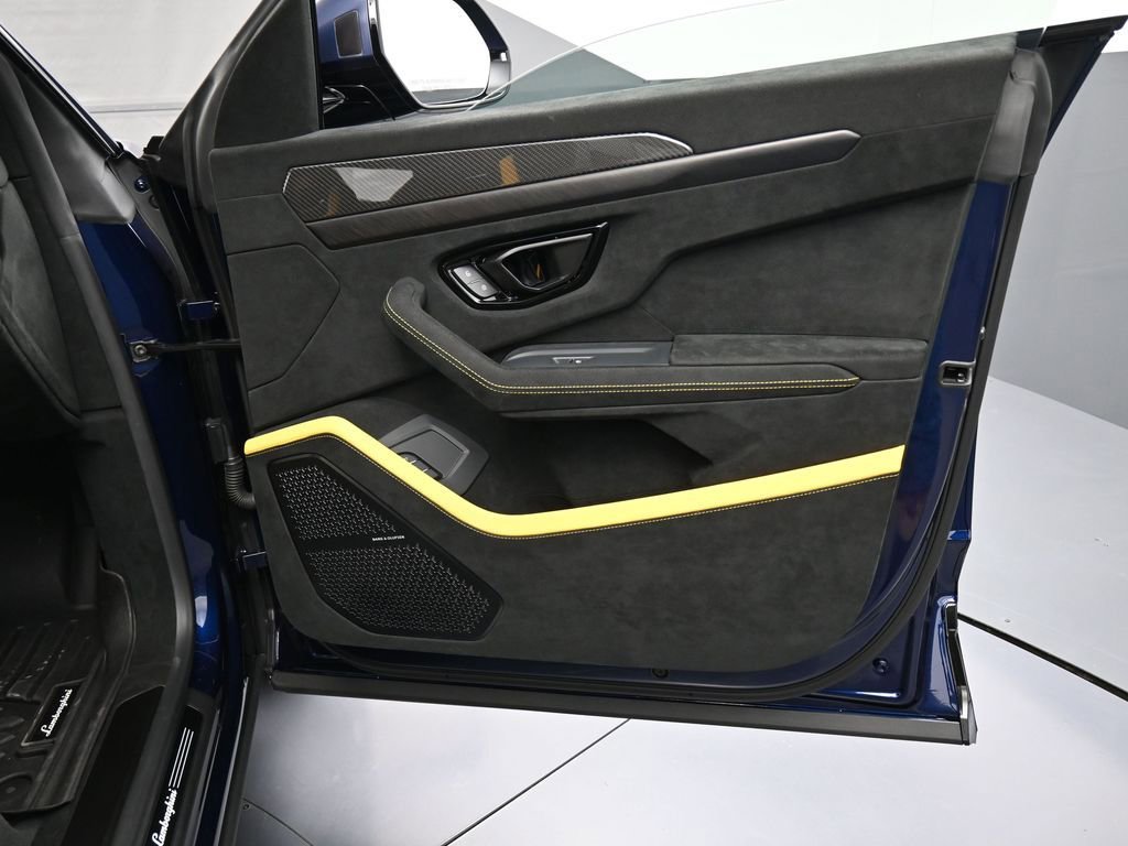 Used 2023 Lamborghini Urus Performante image 32