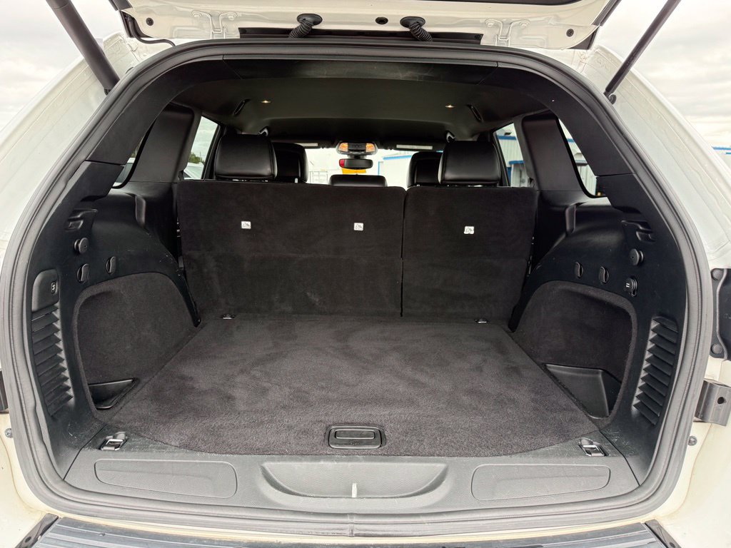 Used 2018 Jeep Grand Cherokee Altitude RWD image 11