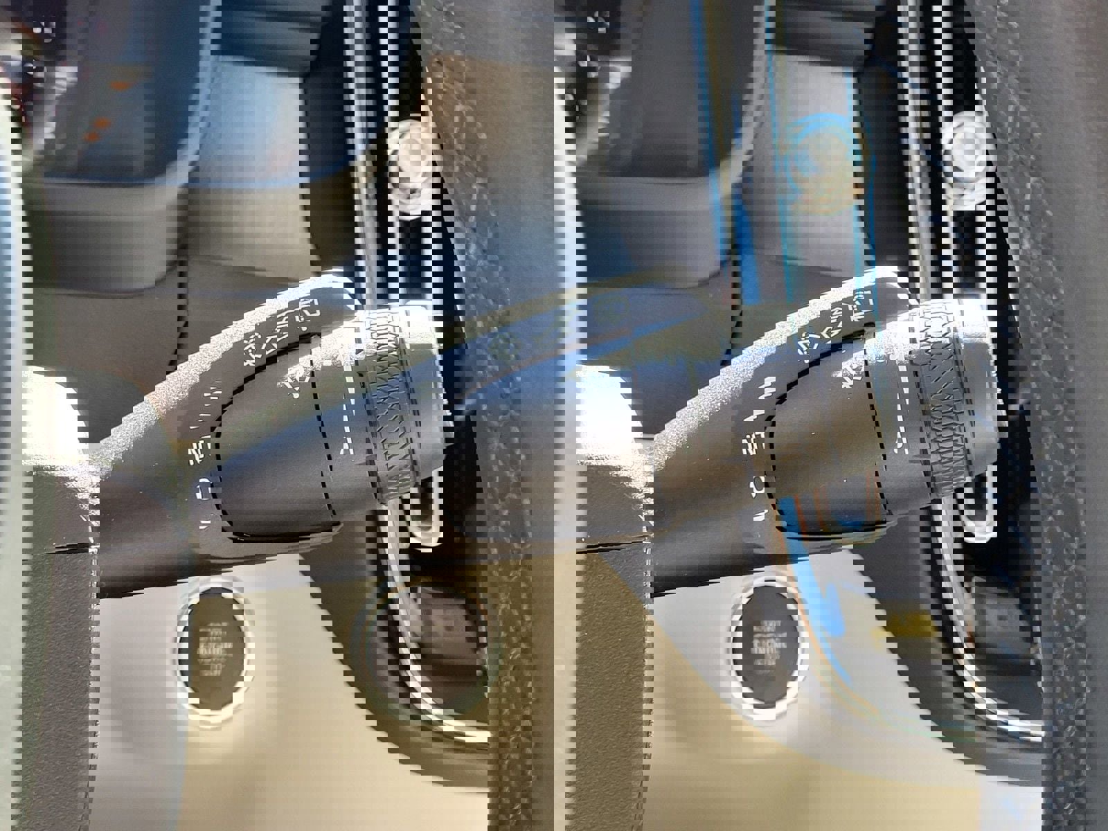 Certified 2024 Volvo XC40 B5 Ultimate w/ Climate Package image 21