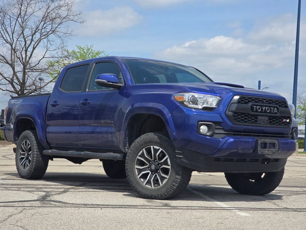 Used 2022 Toyota Tacoma TRD Sport AWD/4WD image 2