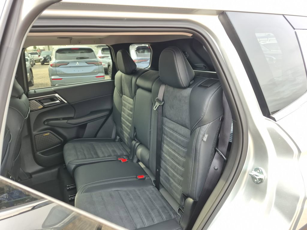 New 2026 Mitsubishi Outlander SE image 21