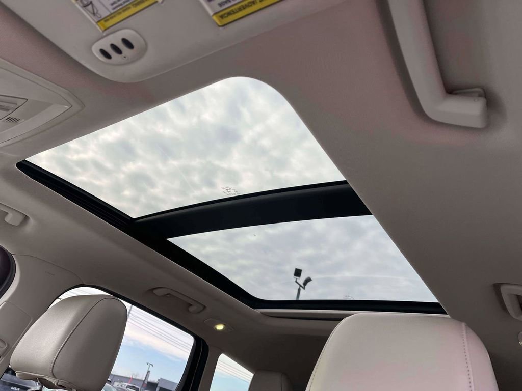 Used 2017 Ford Escape Titanium image 28