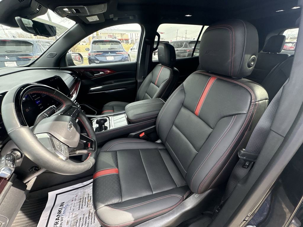 Used 2025 Chevrolet Traverse RS image 13