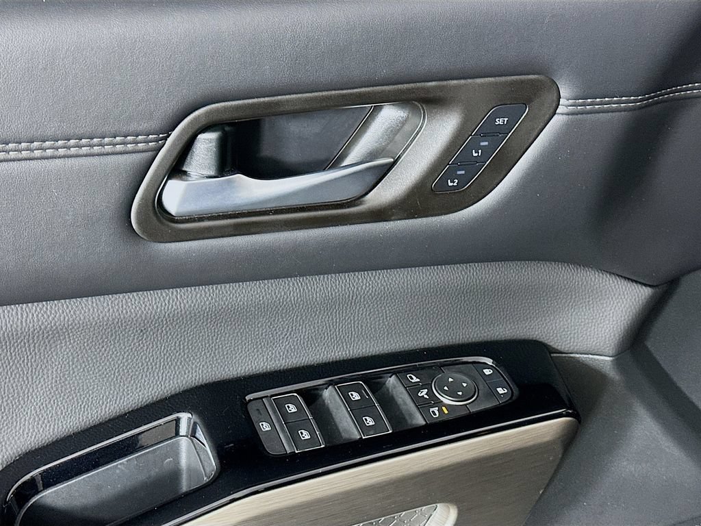 Certified 2025 Nissan Pathfinder Platinum AWD/4WD image 26