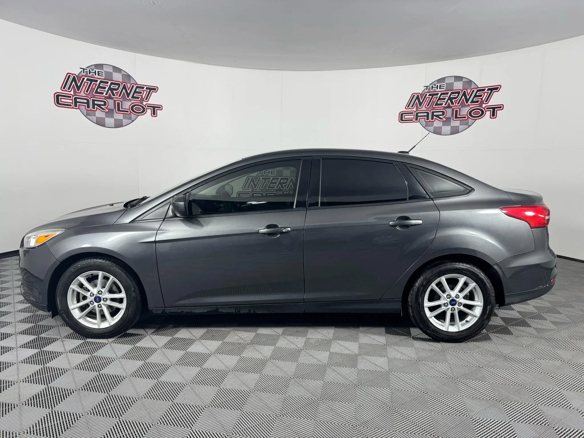 Used 2018 Ford Focus SE FWD image 4