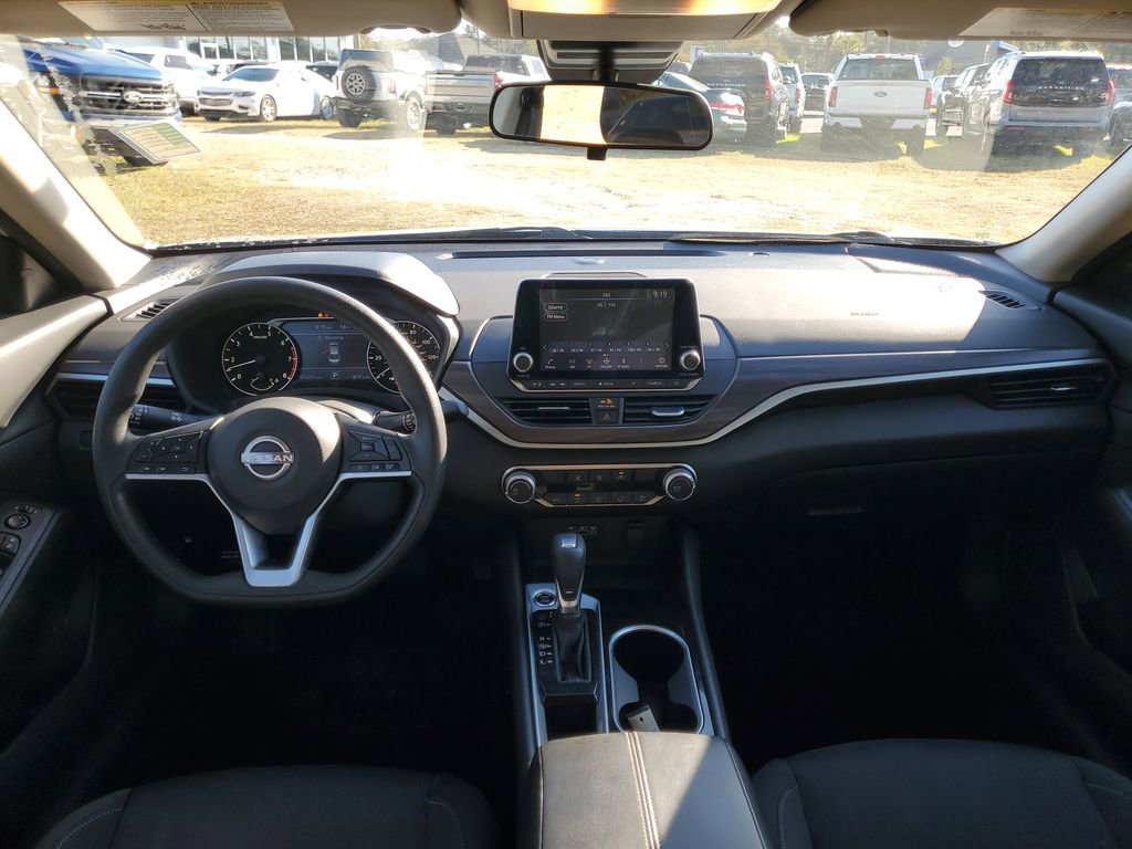 Used 2024 Nissan Altima 2.5 SV image 25