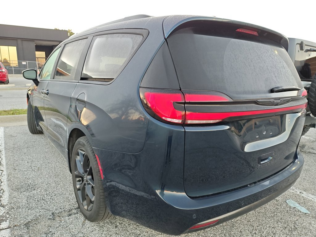Used 2025 Chrysler Pacifica Limited FWD image 6