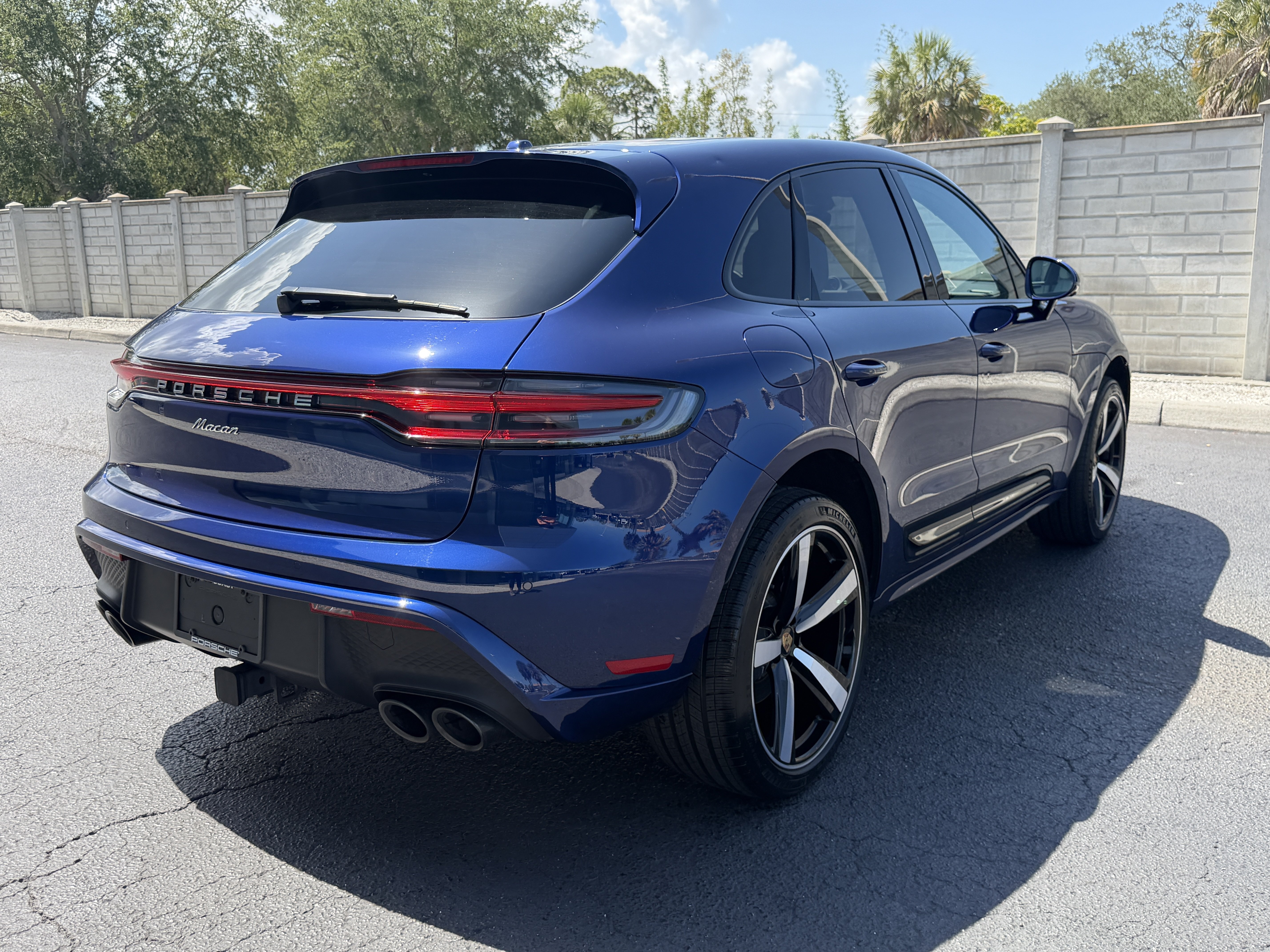 Certified 2023 Porsche Macan AWD/4WD image 6