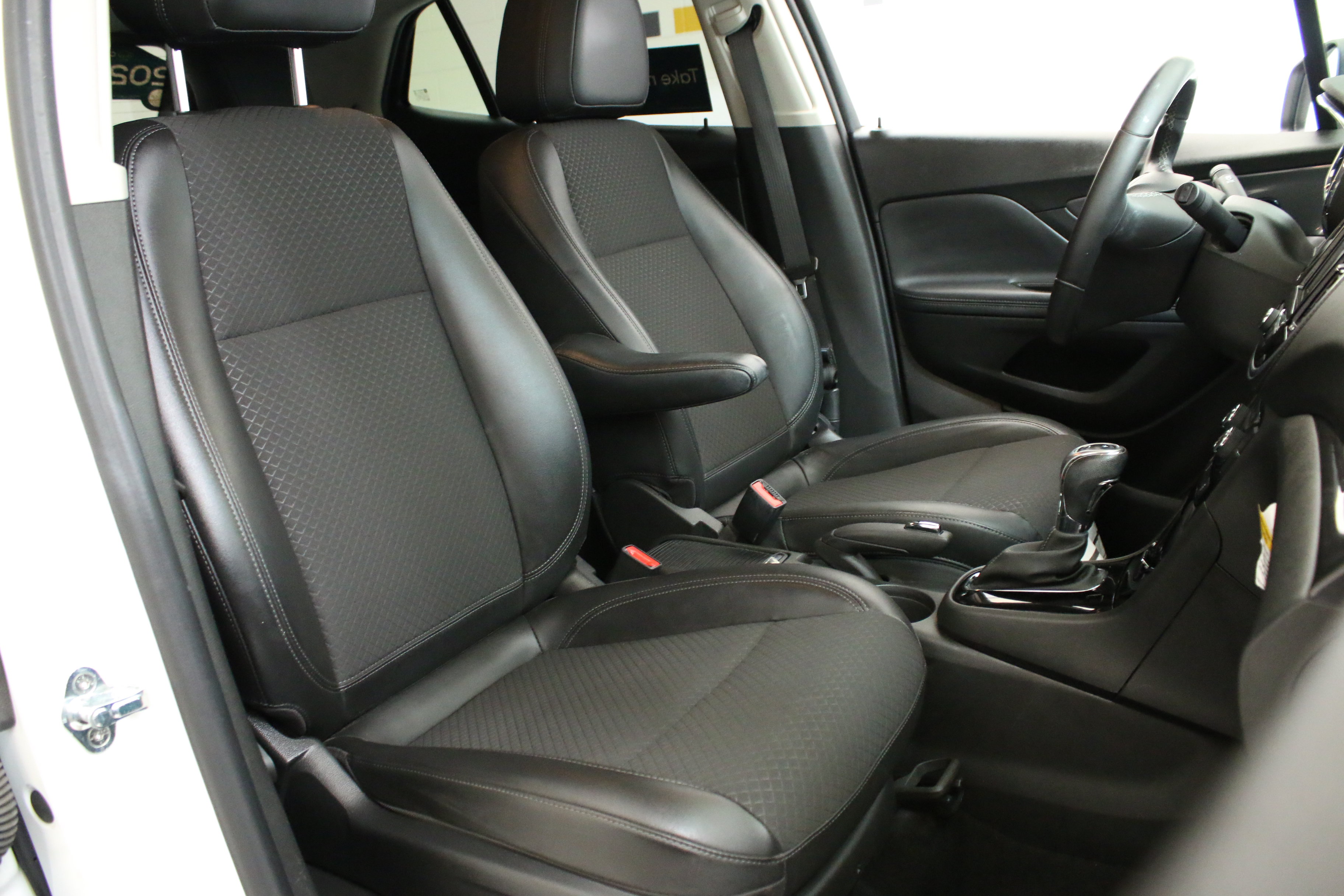 Certified 2022 Buick Encore Preferred w/ Safety Package AWD/4WD image 31