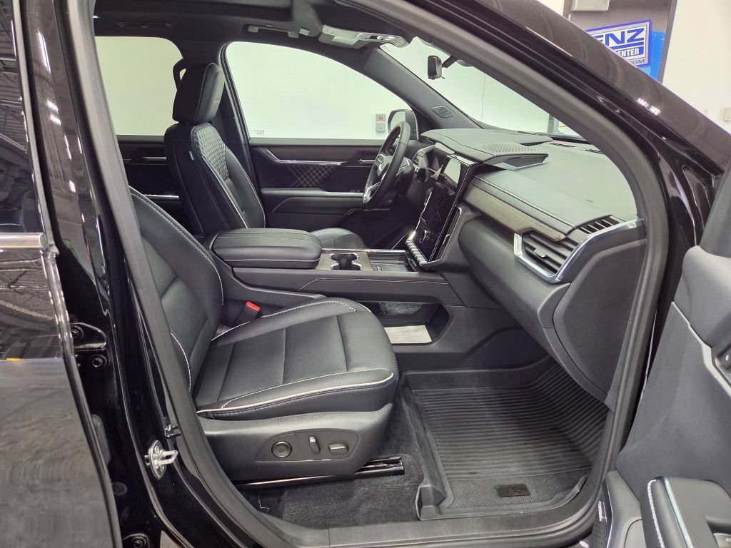 Used 2026 GMC Acadia Denali w/ LPO, Floor Liner Package AWD/4WD image 17