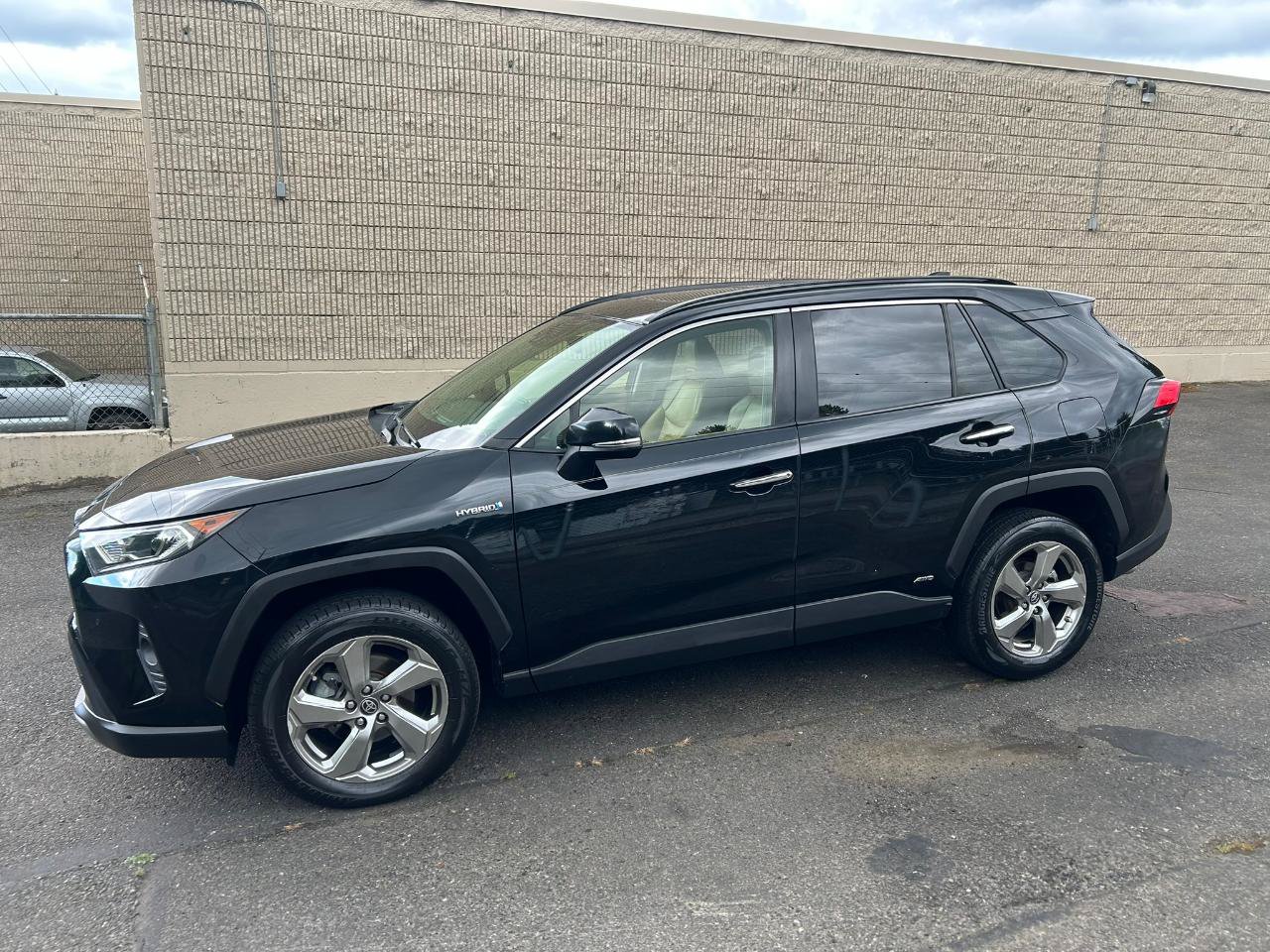 Used 2019 Toyota RAV4 Limited AWD/4WD image 8