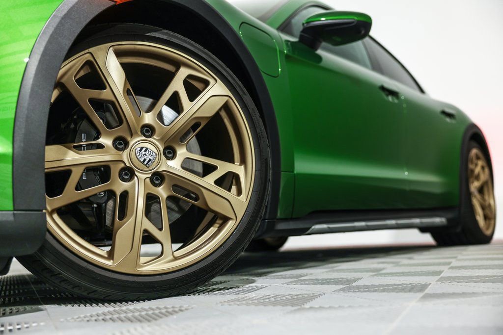 Used 2023 Porsche Taycan 4S image 11