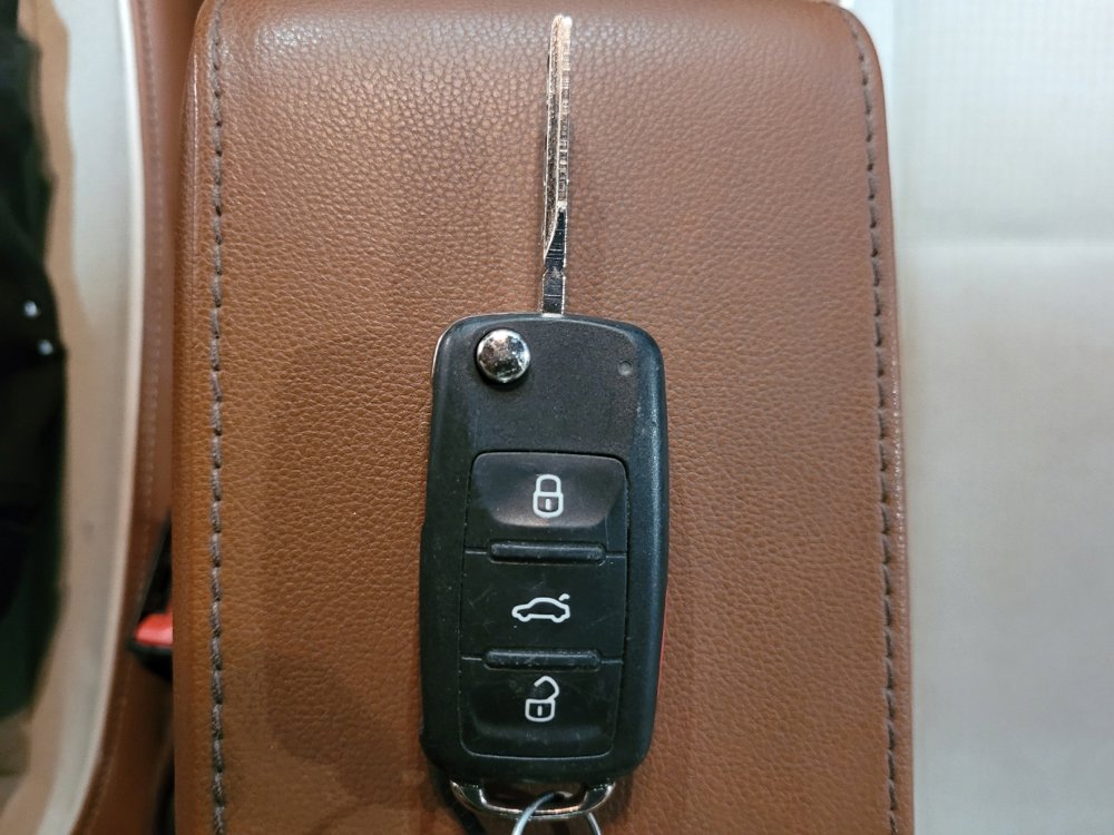 Used 2015 Volkswagen Beetle 1.8T Classic FWD image 32