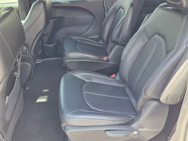 Used 2024 Chrysler Pacifica Limited FWD image 12