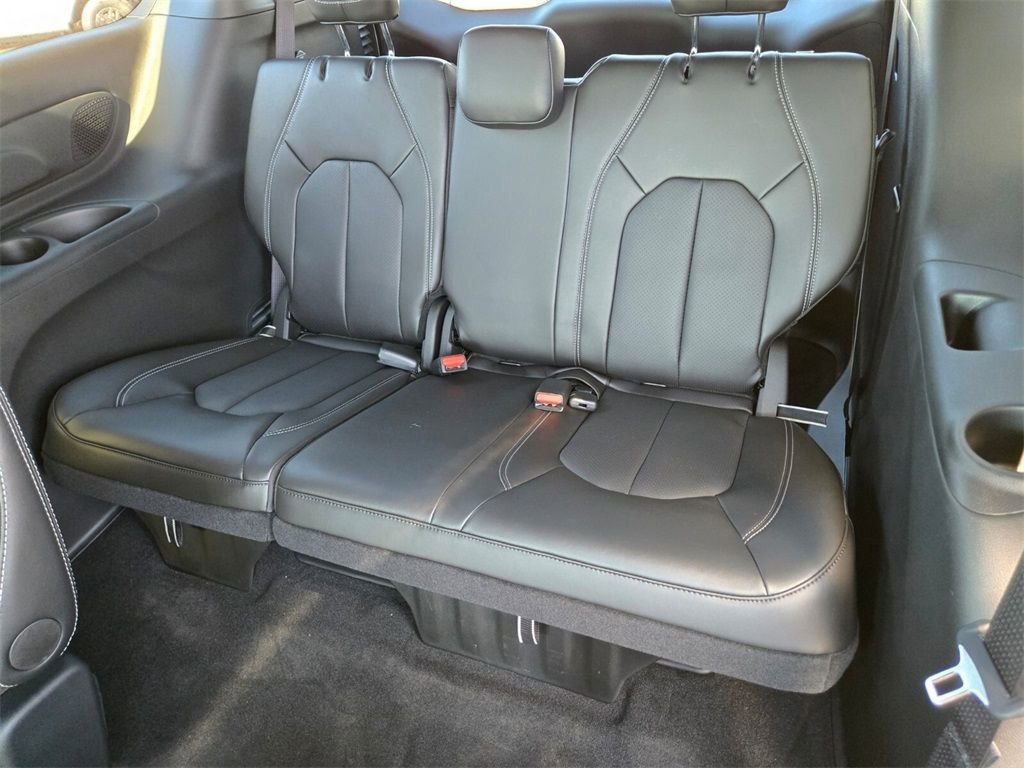 New 2026 Chrysler Pacifica Select image 8